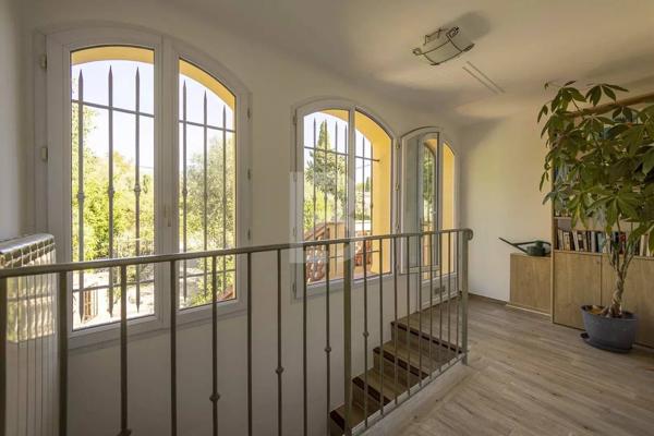 Maison parfaite a vendre! Piscine, jardin méditerranéen et maison d’amis