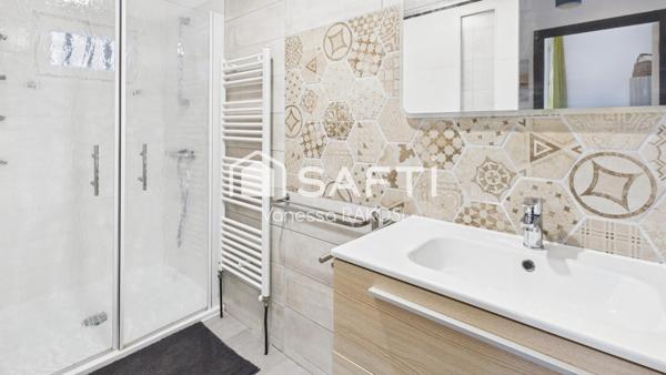 A SAINTES MAISON DE 75 M² avec 2 CHAMBRES, JARDIN ET GARAGE