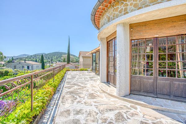 Maison seventies avec vue