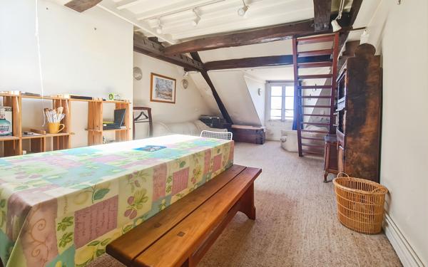 Appartement à vendre    1 pièce • 32 m2 Paris 3