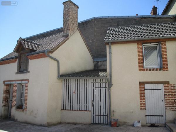 Maison de ville à vendre à Dun-le-Poëlier dans l'Indre (36210), ref : 10A