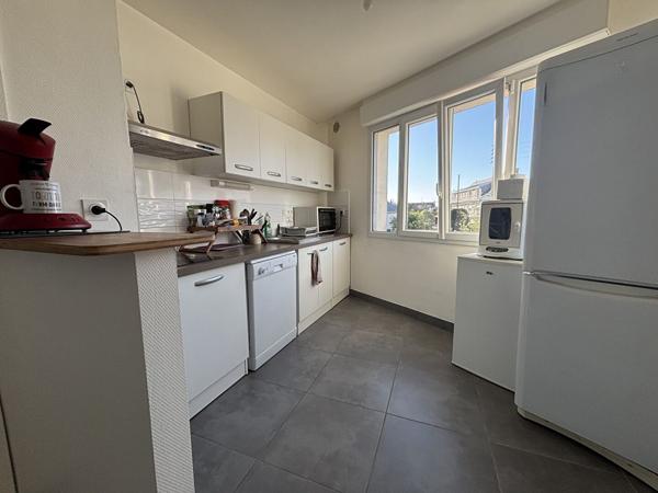 APPT DE TYPE 2 de 45 M2 avec cave / 20mn à pied du port , Vannes
