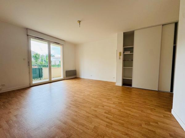 T2 avec balcon, cave et place de stationnement