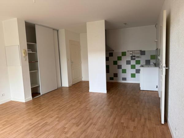 T2 avec balcon, cave et place de stationnement