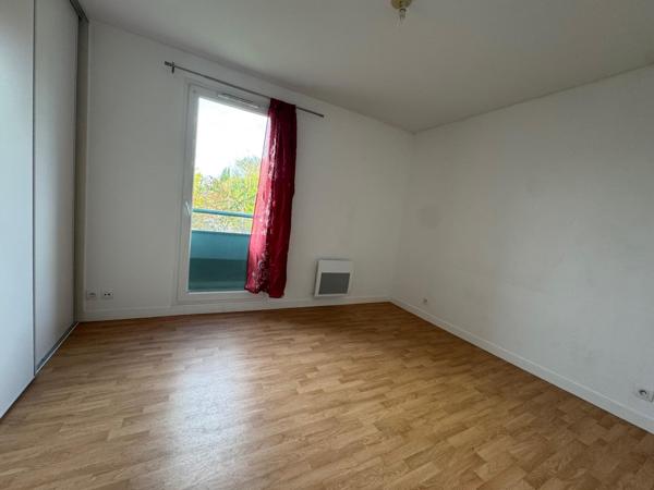 T2 avec balcon, cave et place de stationnement