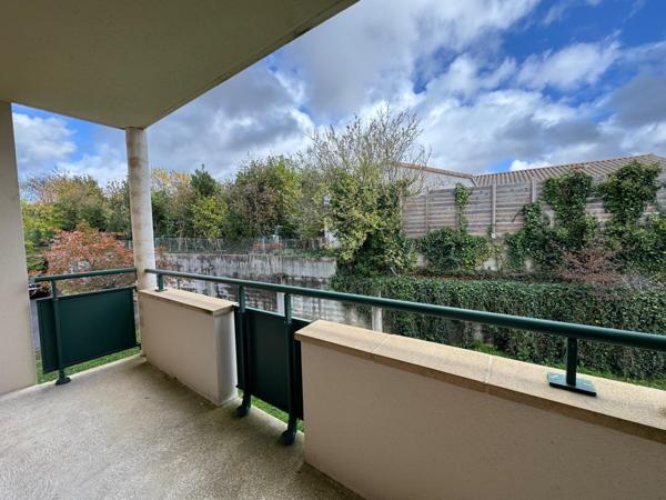 T2 avec balcon, cave et place de stationnement