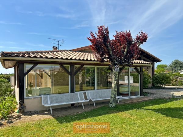 Villa de plain-pied avec véranda en excellent état à proximité des commerces, jardin, garage.