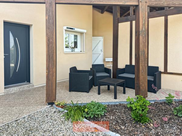 Villa de plain-pied avec véranda en excellent état à proximité des commerces, jardin, garage.