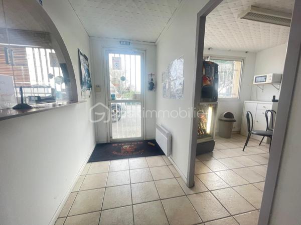 Local d'activités de 2 300 m²