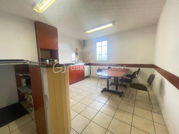 Local d'activités de 2 300 m²