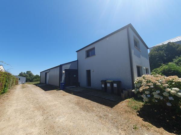 Local professionnel avec habitation Merlevenez , Merlevenez