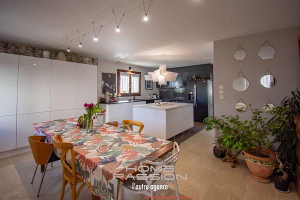 Maison
                                                                                                                                                                                                                                                                                                                        8 pièce(s)                                                                                                                                                                                                          6 chambre(s)                                                                                                                                                                                                          178  m²