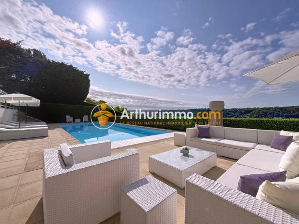Vente                                                      Maison
                        
                     7 pièces                      205 m2                     à Bourgoin-Jallieu