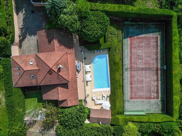 Vente                                                      Maison
                        
                     7 pièces                      205 m2                     à Bourgoin-Jallieu
