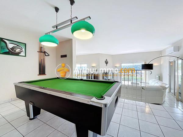 Vente                                                      Maison
                        
                     7 pièces                      205 m2                     à Bourgoin-Jallieu