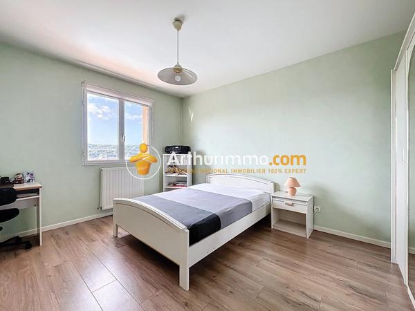Vente                                                      Maison
                        
                     7 pièces                      205 m2                     à Bourgoin-Jallieu