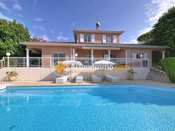 Vente                                                      Maison
                        
                     7 pièces                      205 m2                     à Bourgoin-Jallieu
