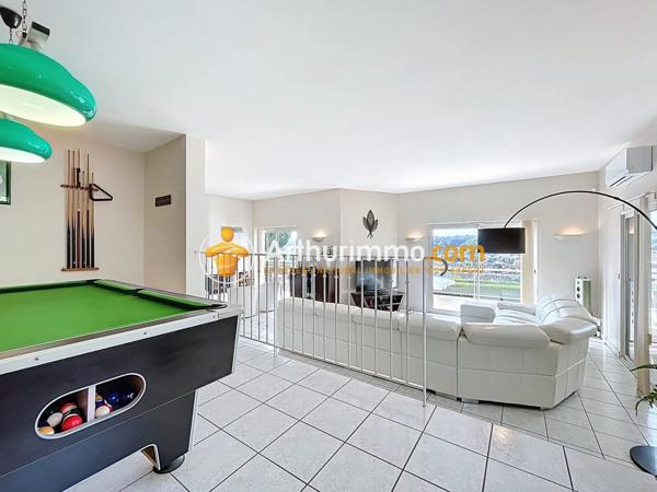 Vente                                                      Maison
                        
                     7 pièces                      205 m2                     à Bourgoin-Jallieu