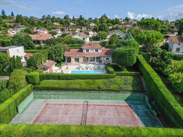 Vente                                                      Maison
                        
                     7 pièces                      205 m2                     à Bourgoin-Jallieu