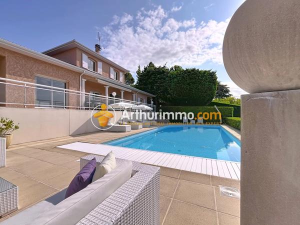 Vente                                                      Maison
                        
                     7 pièces                      205 m2                     à Bourgoin-Jallieu