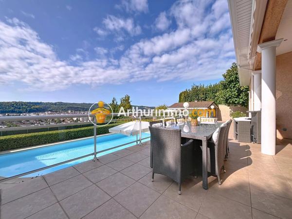 Vente                                                      Maison
                        
                     7 pièces                      205 m2                     à Bourgoin-Jallieu