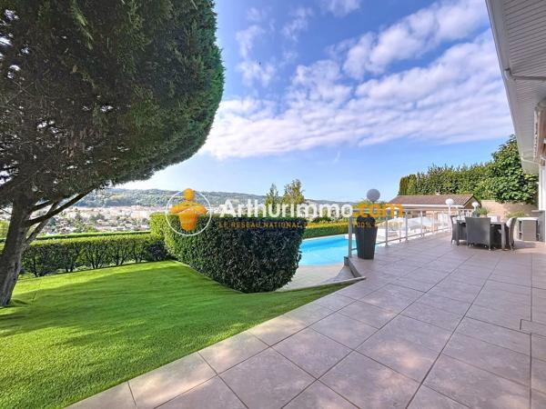 Vente                                                      Maison
                        
                     7 pièces                      205 m2                     à Bourgoin-Jallieu