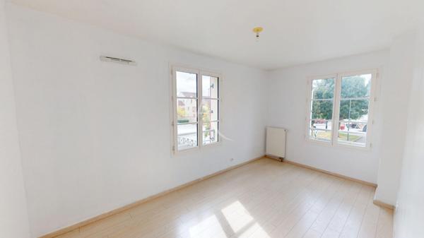 À vendre - Appartement 3 pièces avec terrasse - plus de 70 m2 - Chessy