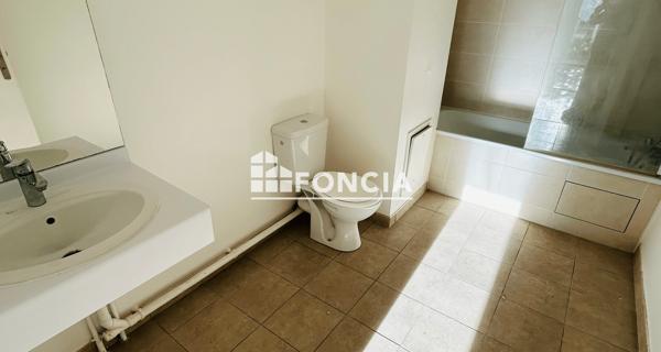 Location Appartement 3 pièces 59.42 m² - Corbeil-essonnes 91100