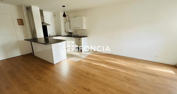 Location Appartement 3 pièces 59.42 m² - Corbeil-essonnes 91100