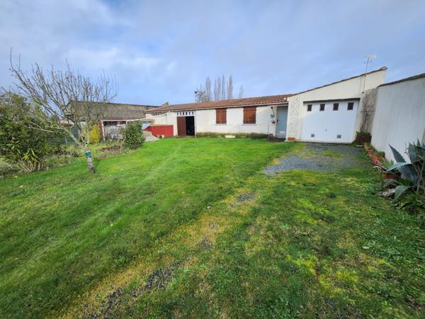 La Réorthe (85210) Maison plain-pied 3 chambres avec diverses dépendances