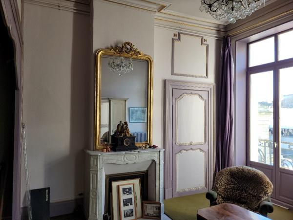 ROCHEFORT hyper  centre ville, Place COLBERT un appartement ancien de 120 m2 avec parking