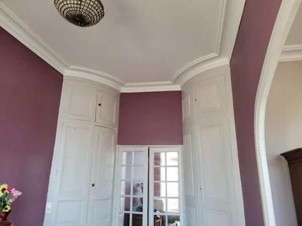 ROCHEFORT hyper  centre ville, Place COLBERT un appartement ancien de 120 m2 avec parking