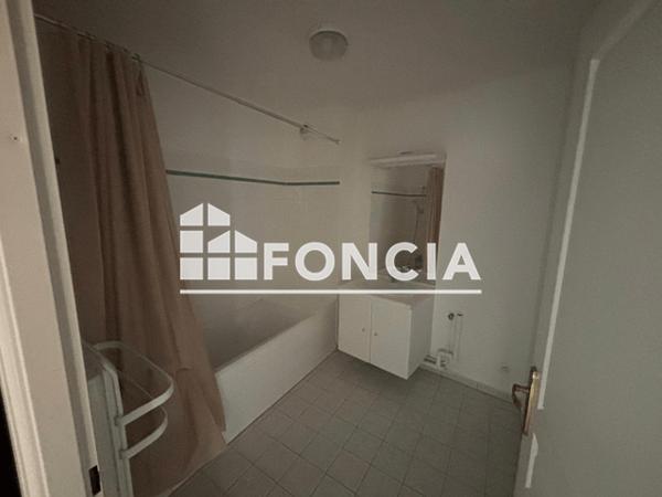 Location Appartement 3 pièces 74.27 m² - 93 RUE DU MOLINEL Lille 59000