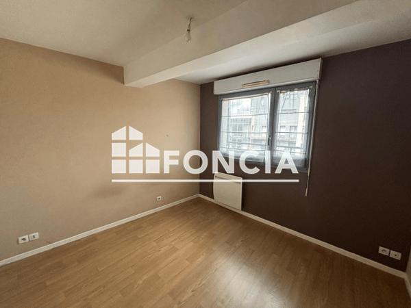 Location Appartement 3 pièces 74.27 m² - 93 RUE DU MOLINEL Lille 59000