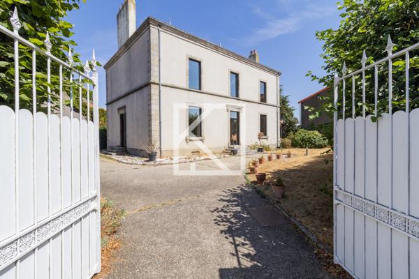 MAISON BOURGEOISE EN CENTRE-VILLE