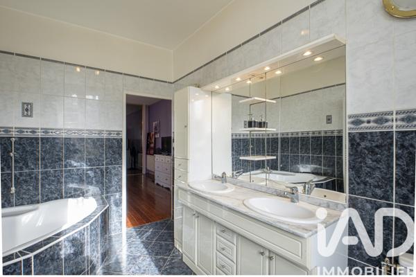 Maison à vendre 8 pièces 311 m² Auneau-Bleury-Saint-Symphorien