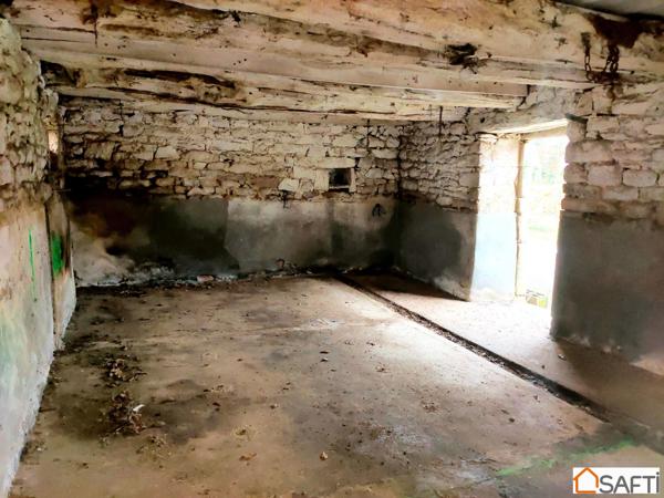 Belle longère à rénover avec Hangar et Mobil-home située au calme