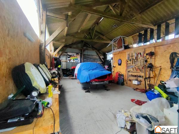 Belle longère à rénover avec Hangar et Mobil-home située au calme