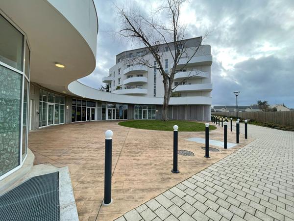 2 places de parking en centre-bourg d'Avrillé !,  
Avrille 49240