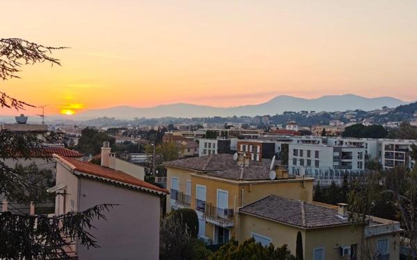 Appartement à vendre    4 pièces • 77 m2 Saint-Laurent-du-Var