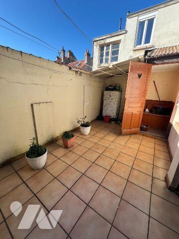 En exclusivité chez votre Notaire, maison de ville à rafraichir sur Dunkerque Saint Pol sur Mer...