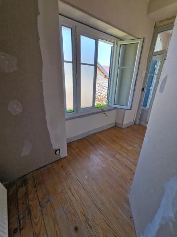 MAISON avec DEPENDANCE à vendre 3 pièces VITTEL (88) sur TERRAIN de 140 m²