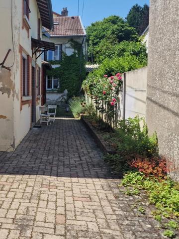 MAISON avec DEPENDANCE à vendre 3 pièces VITTEL (88) sur TERRAIN de 140 m²