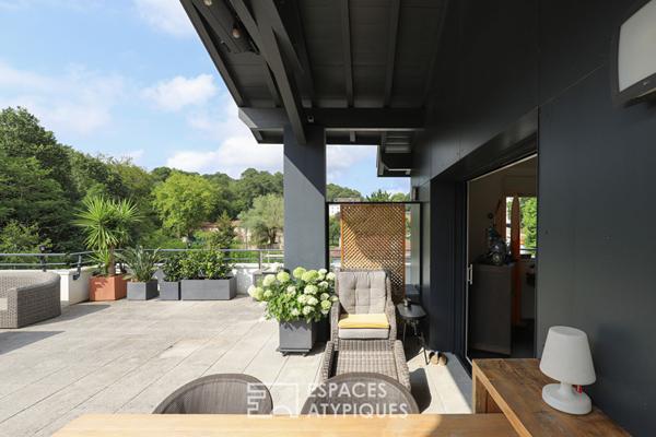 L’élégance d’un attique à Anglet, entre lumière, volumes et nature.