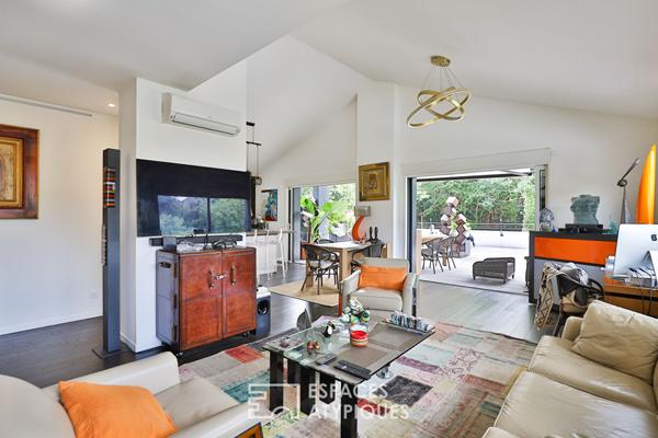 L’élégance d’un attique à Anglet, entre lumière, volumes et nature.