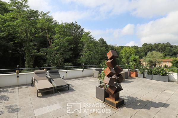 L’élégance d’un attique à Anglet, entre lumière, volumes et nature.