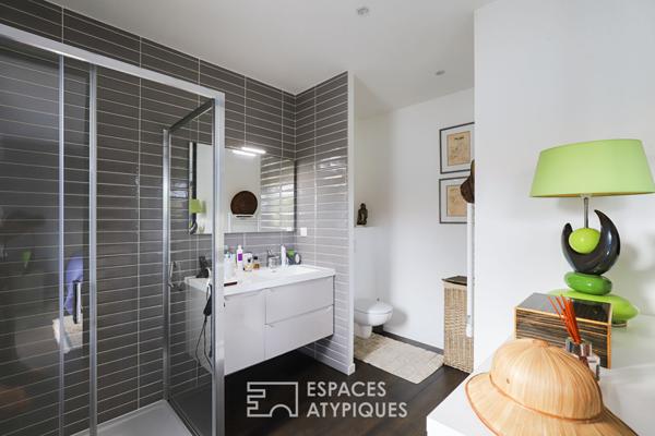 L’élégance d’un attique à Anglet, entre lumière, volumes et nature.