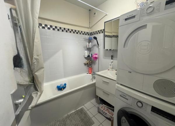 Appartement 3 pièces 70m2 avec cave et place de parking box