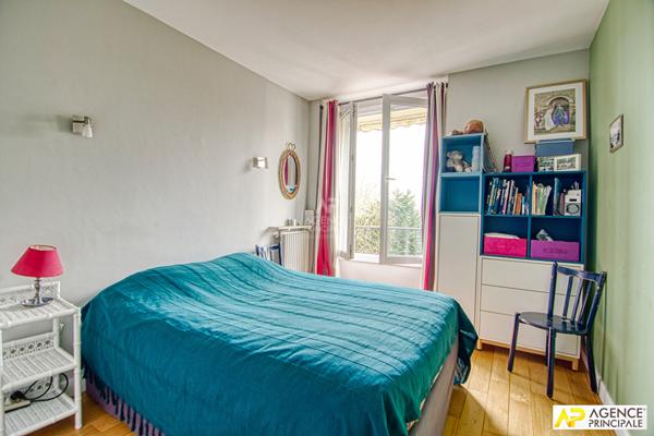 Versailles Avenue de Paris Appartement 7 pièces 139 m² au sol situé au 4ème et dernier étage avec ascenseur, cave et parking en sous-sol €895 000 ** - Référence 27515