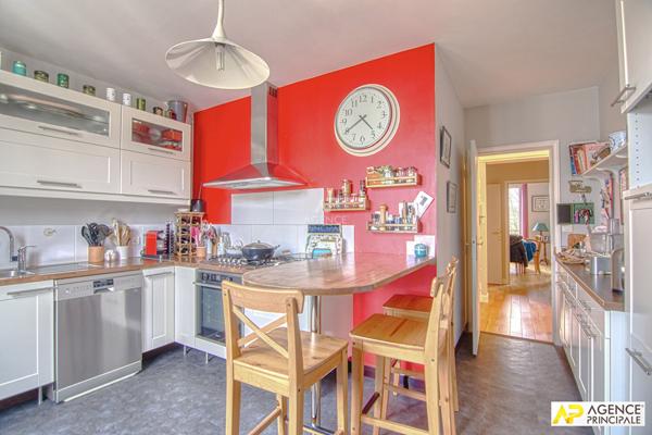 Versailles Avenue de Paris Appartement 7 pièces 139 m² au sol situé au 4ème et dernier étage avec ascenseur, cave et parking en sous-sol €895 000 ** - Référence 27515